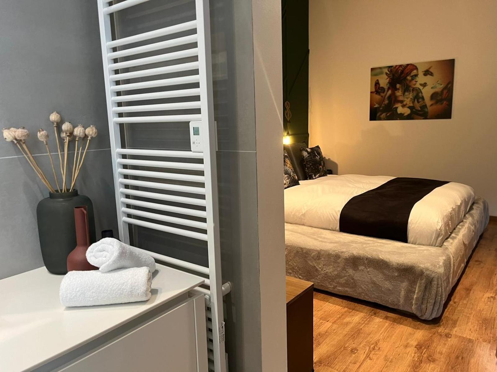 White Castle - Charleroi Airport Bed & Breakfast Phòng bức ảnh