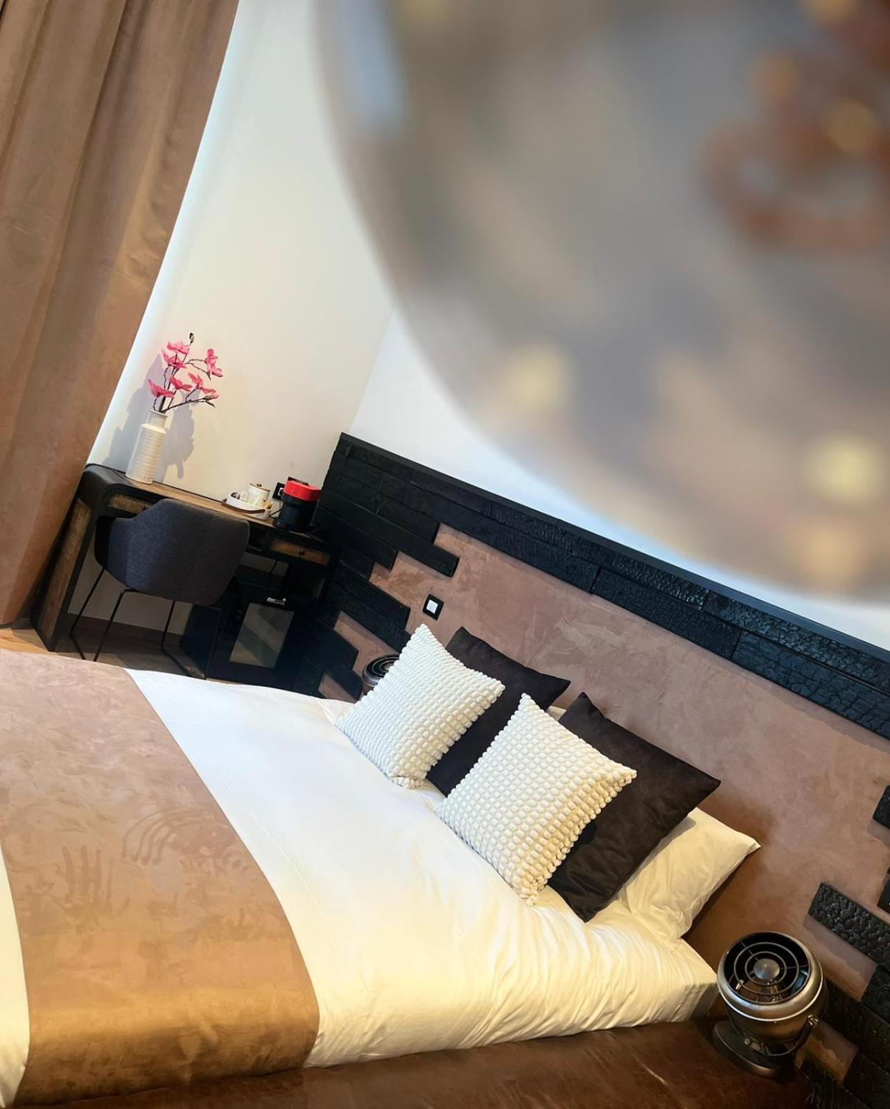 White Castle - Charleroi Airport Bed & Breakfast Phòng bức ảnh